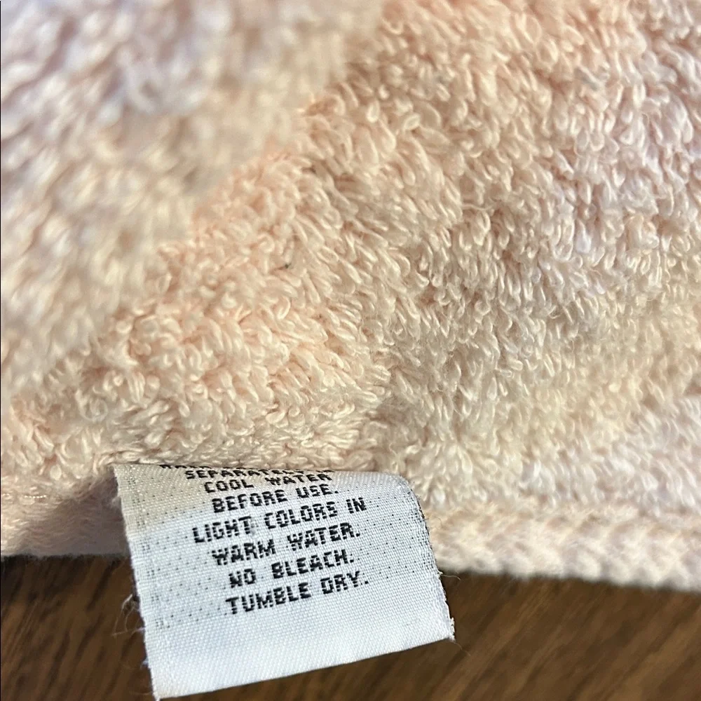 Luxurious Cream Bath Towel